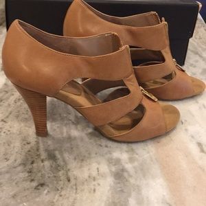 Adrienne Vitadini - Tan Pumps